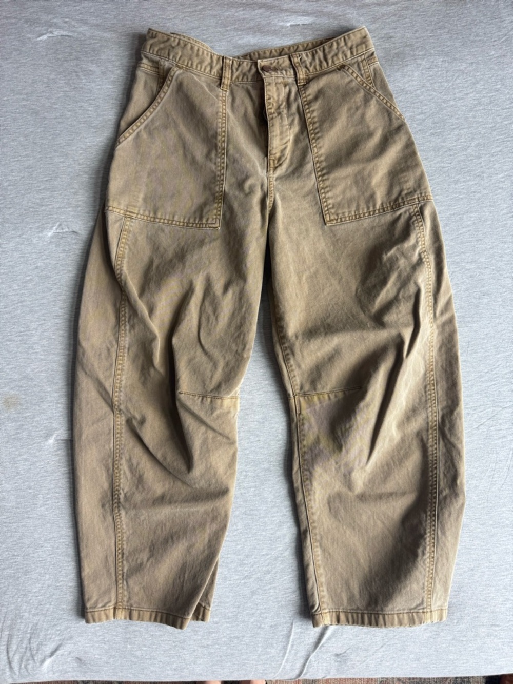GAP Women’s Mid Rise Barrel Pants in Khaki/Brown